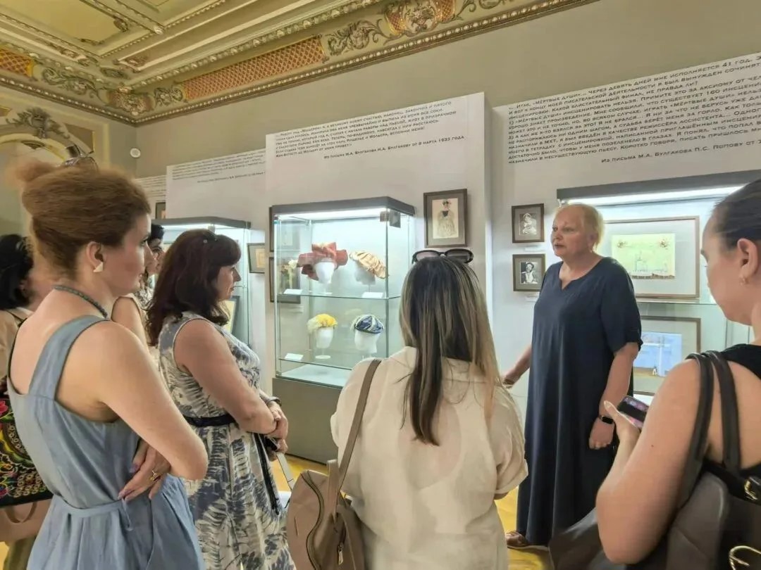 Открытие выставки «Миры М. А. Булгакова. Театральный роман» в Краснодаре