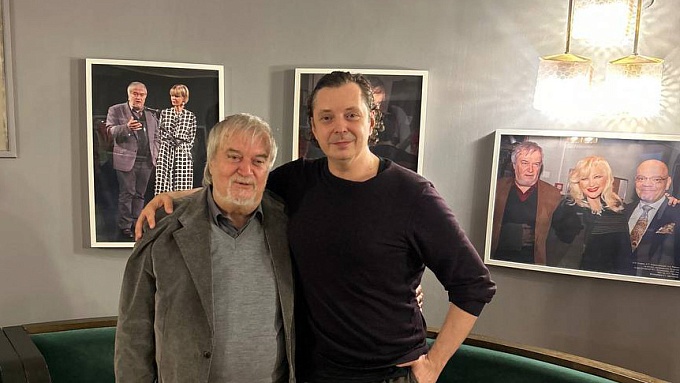 Николай Лаврентьевич Скорик посетил фотовыставку в Фойе Малой сцены «Николай Скорик. Театр – это человек»